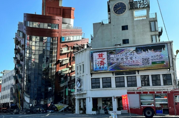 Un bâtiment endommagé à Hualien le 3 avril 2024, après un important tremblement de terre qui a frappé l'est de Taïwan, publié par un internaute sous le nom de Way
