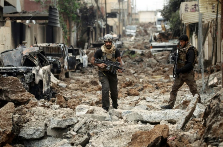 Des soldats irakiens tentent de reprendre le contrôle de l'ouest de Mossoul, le 11 avril 2017