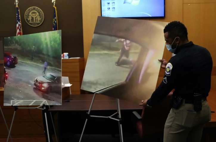 Des images de la mort de Raychard Brooks présentées lors d'une conférence de presse à Atlanta, le 17 juin 2020