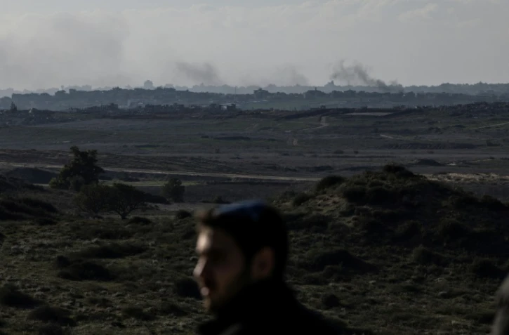 Vue sur Gaza depuis la ville israélienne de Sderot le 18 janvier 2025