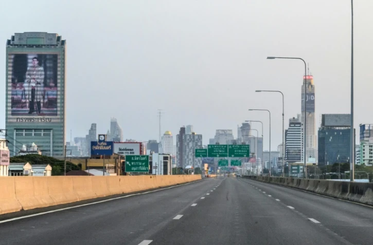 Autoroute déserte à Bangkok, le 22 mars 2020 