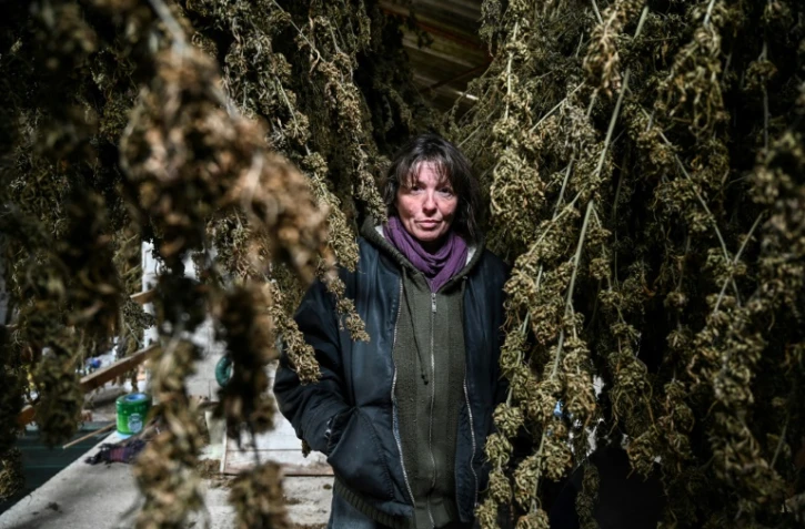 Nathalie Pagé à Bouvieres, à la Ferme du Faucon dans le Sud-Est de la Drôme provençale, le 8 février 2021