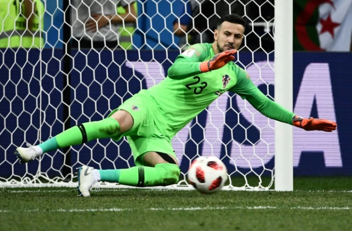Le gardien croate Danijel Subasic arrête le ballon lors de la qualification pour les quarts de finale du Mondial le 1er juillet 2018