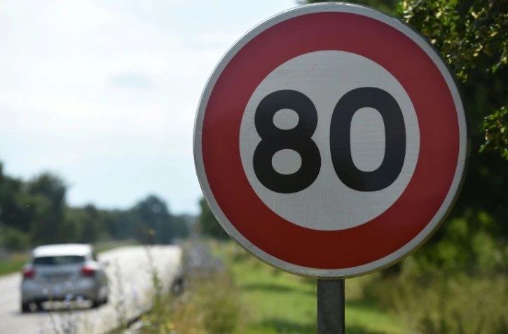 Un panneau de limitation de vitesse à 80 km/h le 29 juin 2018 à Wittenheim (France)