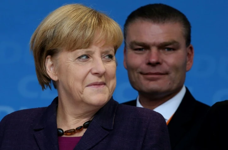 La chancelière allemande Angela Merkel et le ministre de l'Intérieur de Saxe-Anhalt Holger Stahlknecht à Magdebourg le 17 septembre 2013