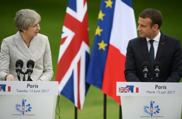 Theresa May (G) et Emmanuel Macron, le 13 juin 2017 à l'Elysée