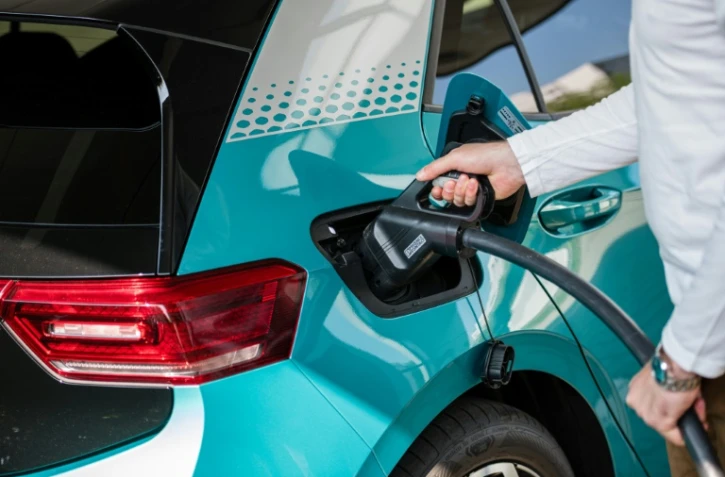 Les voitures hybrides et électriques ont poursuivi leur conquête des marchés européens au premier trimestre, a indiqué l'Association des constructeurs européens