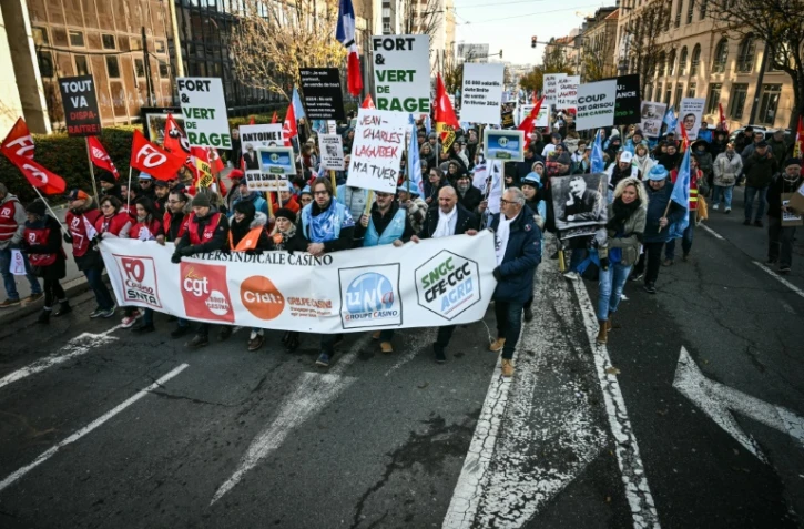 Plus de 2000 manifestent leur inquiétude face à la détérioration de la situation commerciale de Casino à Saint-Etienne, le 17 décembre 2023