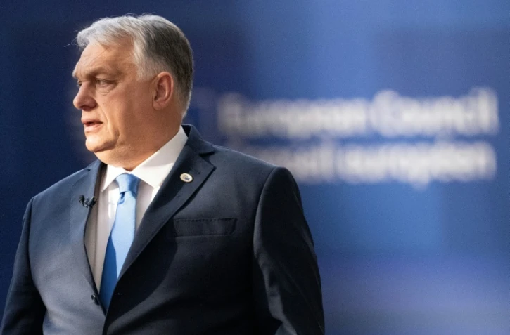 Le Premier ministre hongrois Viktor Orban répond aux questions des journalistes à Bruxelles le 19 mars 2026