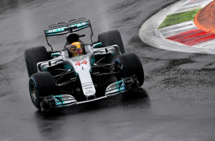 Le Britannique Lewis Hamilton au volant de sa Mercedes lors des qualif. pour le GP  d'Italie sur le circuit de Monza, le 2 septembre 2017