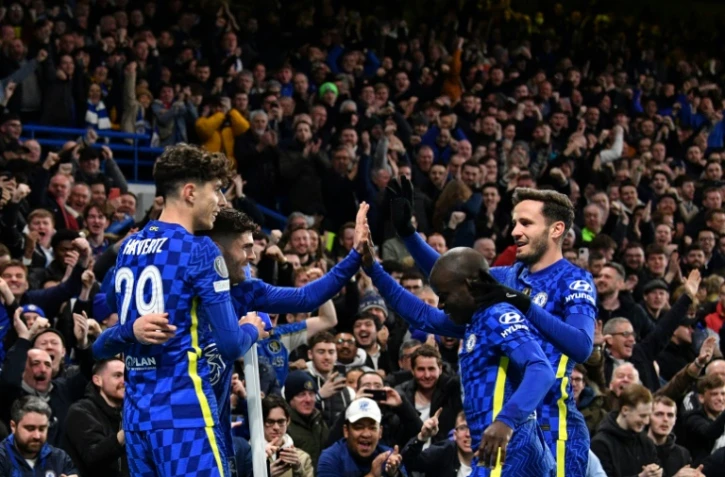 Les joueurs de Chelsea célèbrent le but de Christian Pulisic, enlacé par Kai Havertz, également buteur, contre Lille en 8e de finale de la Ligue des champions à Stamford Bridge, le 22 février 2022 
