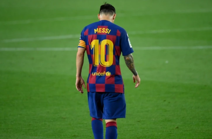 L'attaquant argentin de Barcelone, Lionel Messi, dépité après la défaite de son équipe lors du match de Liga à domicile face à Osasuna, le 16 juillet 2020