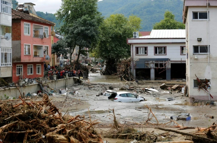 Photo diffusée le 12 août 2021 par le groupe turc d'aide humanitaire IHH des inondations à Kastamonu, en Turquie
