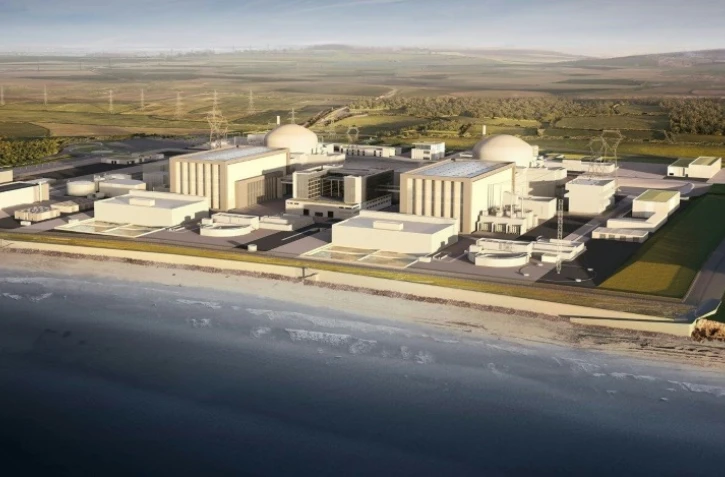 Image générique diffusée par EDF à Londres le 28 juillet 2016, représentant le projet de construction de la centrale nucléaire d'Hinkley Point C