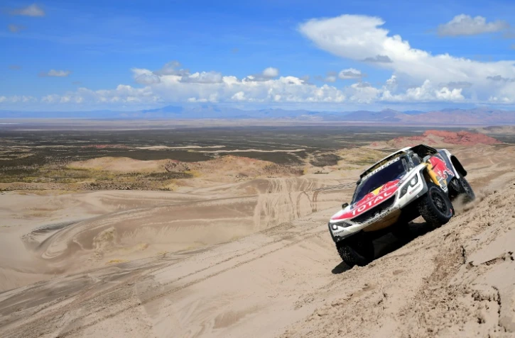 La Peugeot du Français Sébastien Loeb lors de la 4e étape du Dakar, entre San Salvador de Jujuy en Argentine et Tupiza en Bolivie, le 5 janver 2017