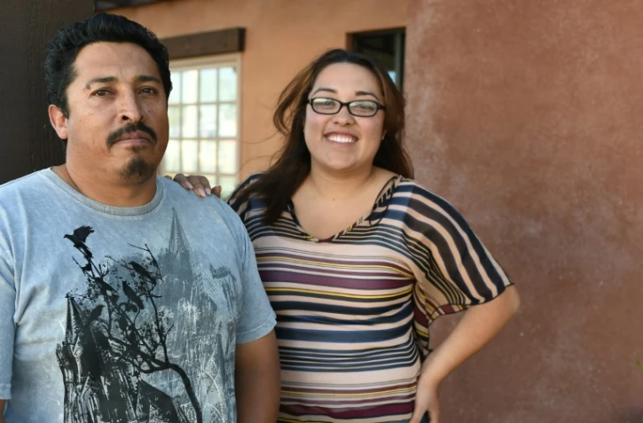 Esteban Yanez et sa fille Samantha Yanez, sans-papiers hispaniques, le 16 juin 2016 à Perris en Californie 