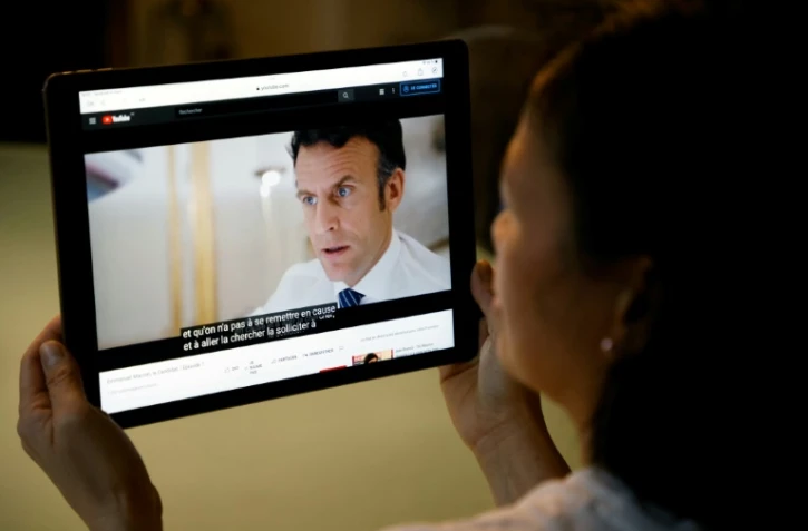 Emmanuel Macron observe un bref intermède à la guerre en Ukraine le temps d'effectuer son premier déplacement de candidat