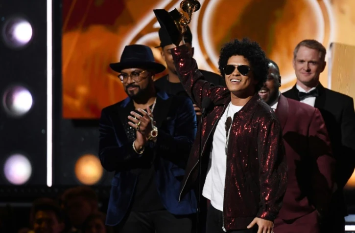 Bruno Mars reçoit le Grammy pour l'album de l'année le 28 janvier à New York
