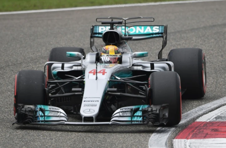 Le Britannique Lewis Hamilton (Mercedes) lors des essais qualificatifs pour le GP de Chine sur le circuit de Shanghai, le 8 avril 2017