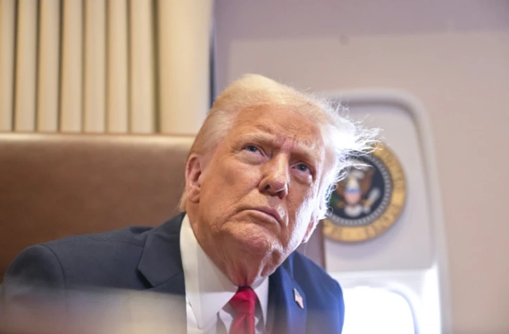 Le président américain Donald Trump à bord d'Air Force One, en direction de la Nouvelle-Orléans le 9 février 2025