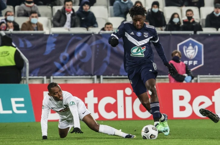 Le défenseur de Bordeaux Timothée Pembélé, l'un des sept pros des Girondins disponibles pour le déplacement à Brest, lors du précédent tour en Coupe de France contre les amateurs de l'AS Jumeaux de Mzouazia le 19 décembre 2021 à Bordeaux