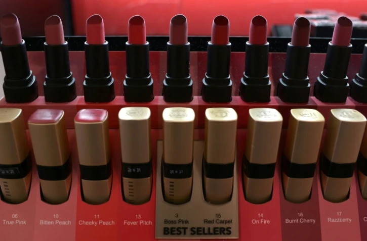 Les fabricants de produits cosmétiques doivent encore faire des efforts pour éviter d'utiliser certaines substances "indésirables" dans leurs formules et les remplacer par d'autres plus saines