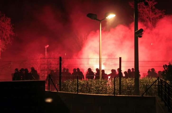 La police intervient à Corte, en Corse, le 15 février 2016, sur une manifestation en soutien à un supporter du SC Bastia grièvement blessé deux jours plus tôt