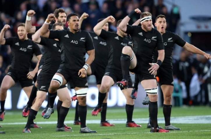Les All Blacks effectuent le traditionnel haka face aux Australiens en Bledisloe Cup à l'Eden Park, le 22 octobre 2016