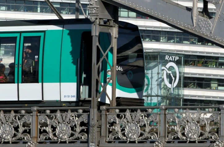 La préfecture de police de Paris recommande fortement d'"éviter d'utiliser les transports en commun sauf nécessité" dimanche et lundi 