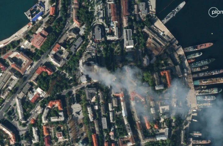 Image satellite diffusée le 23 septembre 2023 par Planet Labs PBC montrant une vue aérienne de la ville de Sébastopol après une attaque de missile sur le quartier général de la flotte moscovite de la mer Noire en Crimée, le le 22 septembre 2023