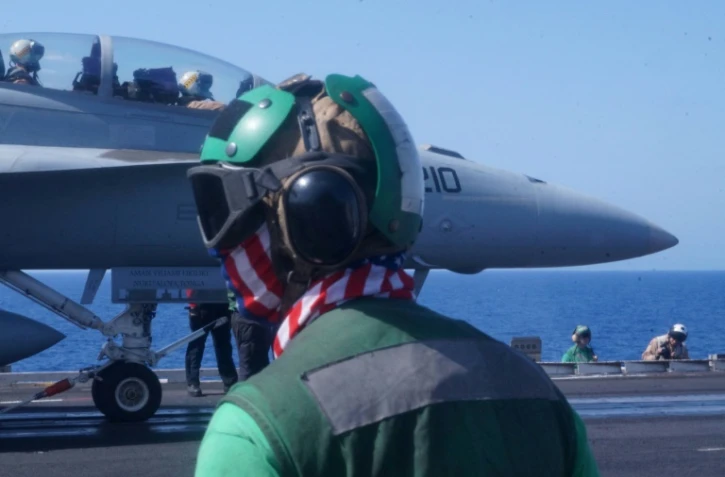Un chasseur américain s'apprête à décoller du porte-avion USS Harry S. Truman en Méditerranée orientale, le 7 juin 2016