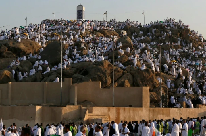 Des milliers de pèlerins musulmans rassemblés sur le Mont Arafat, au 2e jour du Hajj, le 11 septembre 2016 à La Mecque, en Arabie Saoudite
