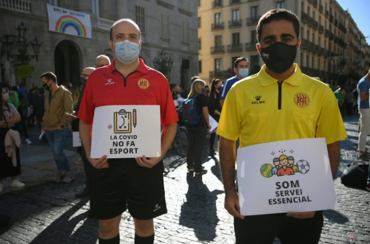 Des salariés du secteur sportif manifestent contre les restrictions instaurées pour lutter contre la pandémie, le 11 novembre 2020 à Barcelone (Espagne)