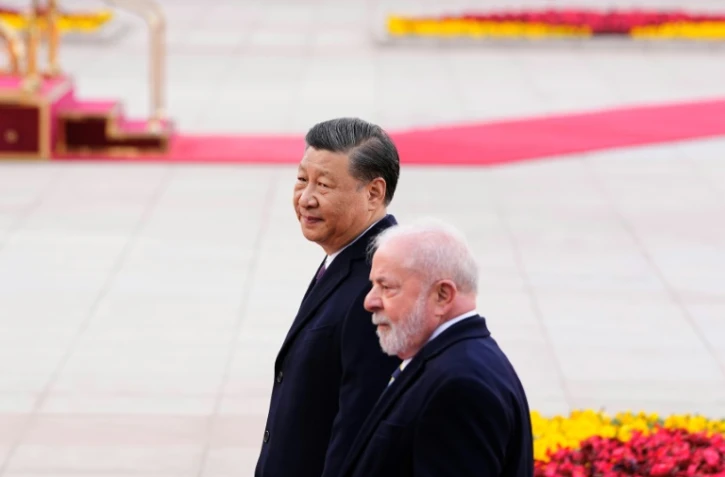 Le président chinois Xi Jinping et le président brésilien Luiz Inacio Lula da Silva au Grand Palais du Peuple à Pékin, le 14 avril 2023