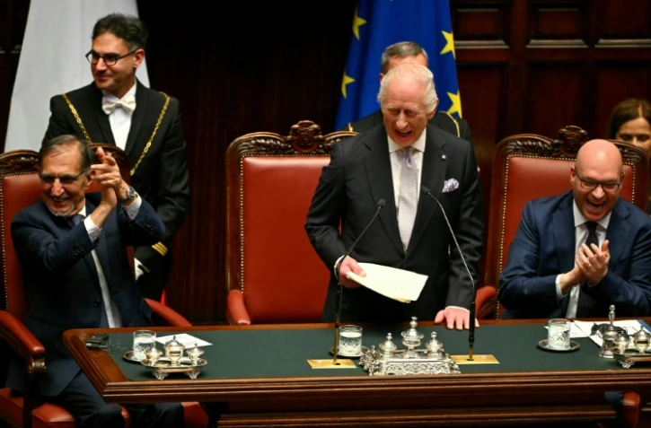 Le roi Charles III prononce un discours au Parlement italien, le 9 avril 2025 à Rome, lors d'une visite d'Etat en Italie