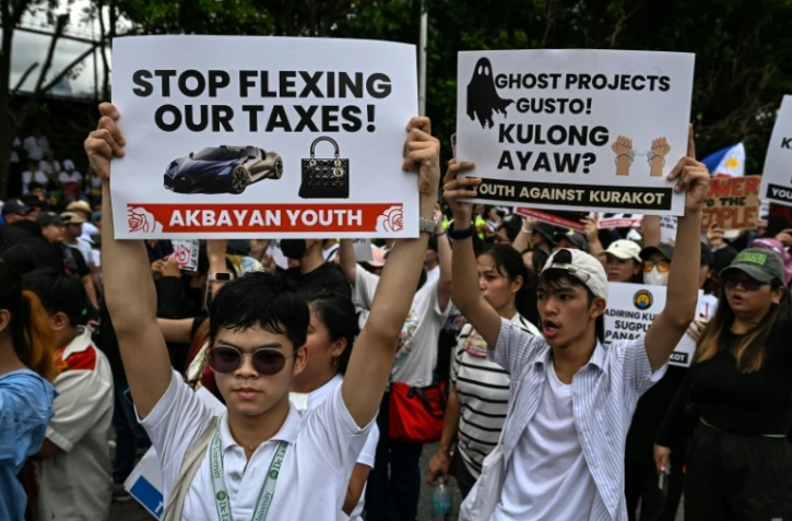 Des manifestants contre un scandale de corruption autour d'infrastructures "fantômes" aux Philipppines, à Manille le 21 septembre 2025

