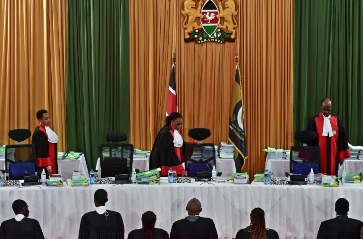Les juges de la Cour suprême du Kenya s'installent en début d'audience le 1er septembre 2022 dans l'affaire des résultats de la présidentielle