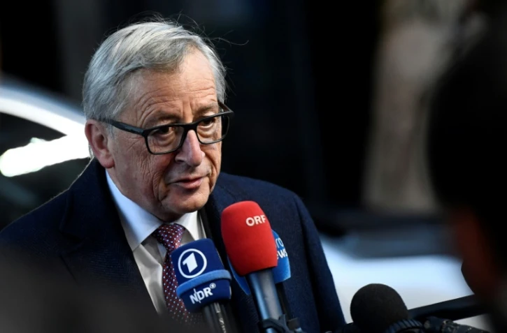 Le président de la Commission européenne Jean-Claude Juncker devant des journalistes à son arrivée au sommet européen consacré aux questions sociales à Göteborg (Suède) le 17 novembre 2017