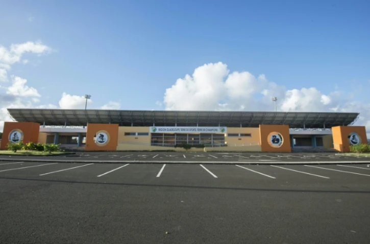 Photo de l'entrée du Vélodrome Amédée-Détraux à Baie Mahault en Guadeloupe, le 28 décembre 2015