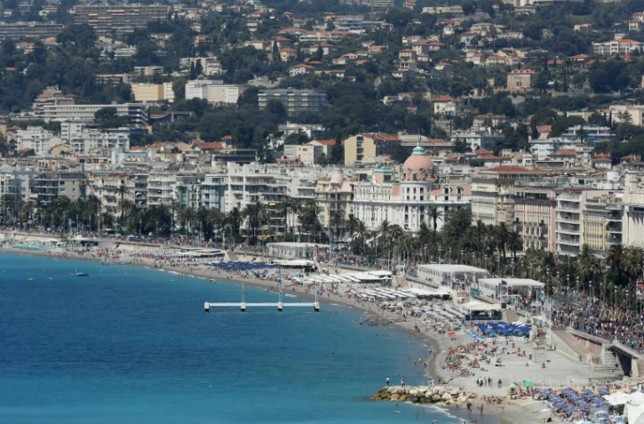 Dix hommes et une femme originaire de l'Europe de l'Est, soupçonnés d'appartenir à un réseau de trafic de stupéfiants, ont été arrêtés et déférés au parquet de Nice 