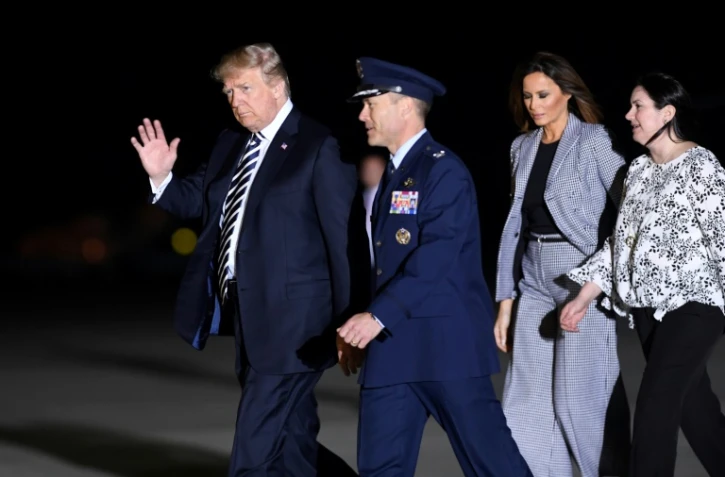 Le président américain Donald Trump et son épouse Melania arrivent dans la nuit du 10 mai sur la base militaire de St Andrews pour accueillir les trois Américains libérés par la Corée du Nord. 