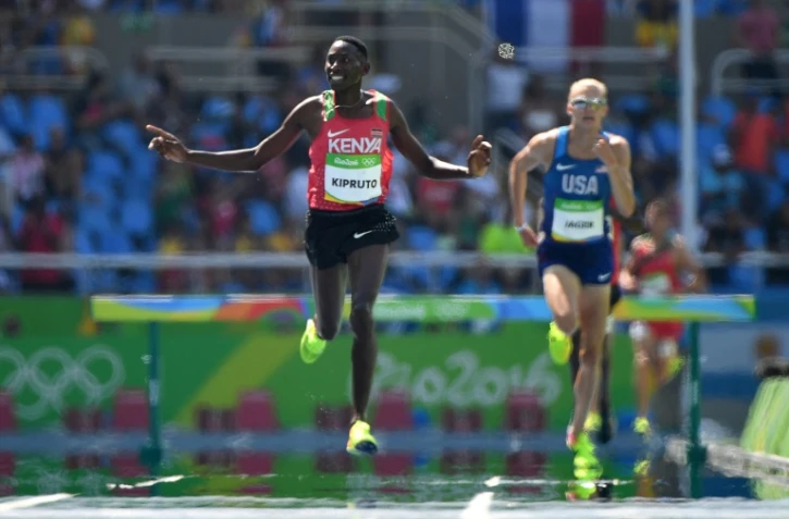 Le Kényan Conseslus Kipruto vainqueur du 3000 m steeple aux JO de Rio, le 17 août 2016