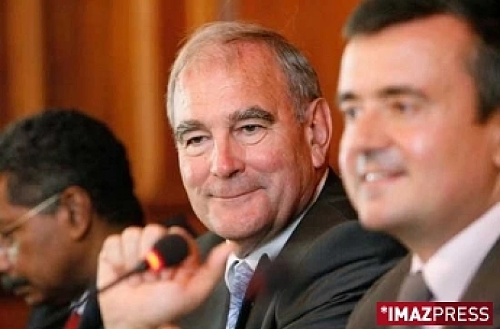 Paul Girot de Langlade (au centre), préfet hors cadre, a présidé les états généraux à La Réunion