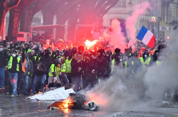 Des "gilets jaunes" lors d'une manifestation à Bordeaux, le 15 décembre 2018