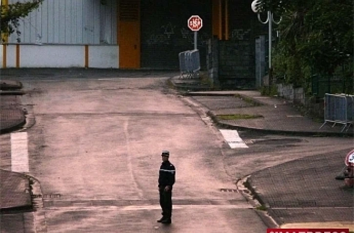 Dimanche 6 septembre 2009

 Le quartier de Bras-Fusil (Saint-Benoît) a été évacué dans le cadre de la destruction de 21 kilos d'explosifs perimés