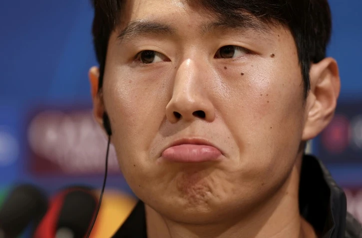 Le milieu du Paris Saint-Germain Lee Kang-in en conférence de presse avant le match de Ligue des champions contre le PSV Eindhoven, le 21 octobre au Campus PSG à Poissy.