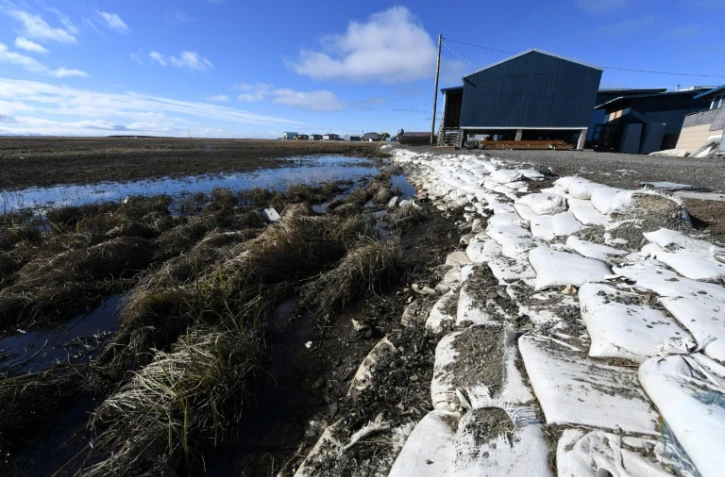 Le permafrost fond près du village de Quinhagak, le 12 avril 2019 en Alaska