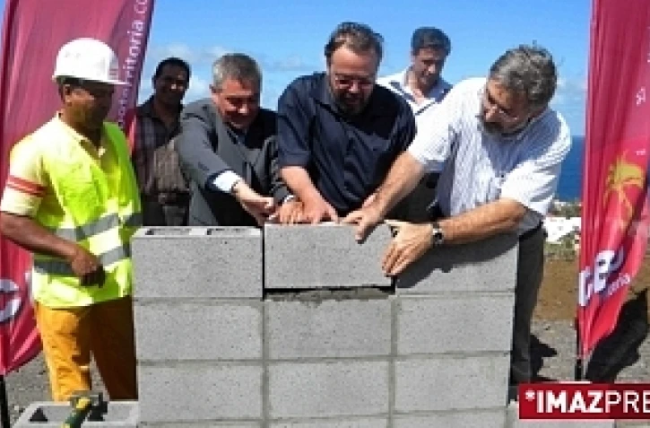 Pose de la première pierre de la ZAC Cap Austral à Grand Bois, Saint-Pierre (Photo D.R.)