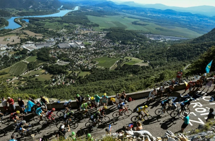 Le peloton lors de la 15e étape du Tour de France, le 17 juillet 2016 entre Bourg-en-Bresse et Culoz