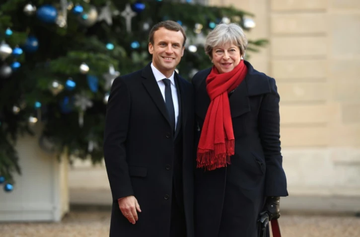 Le président français Emmanuel Macron et la Première ministre britannique Theresa May à Paris, le 12 décembre 2017